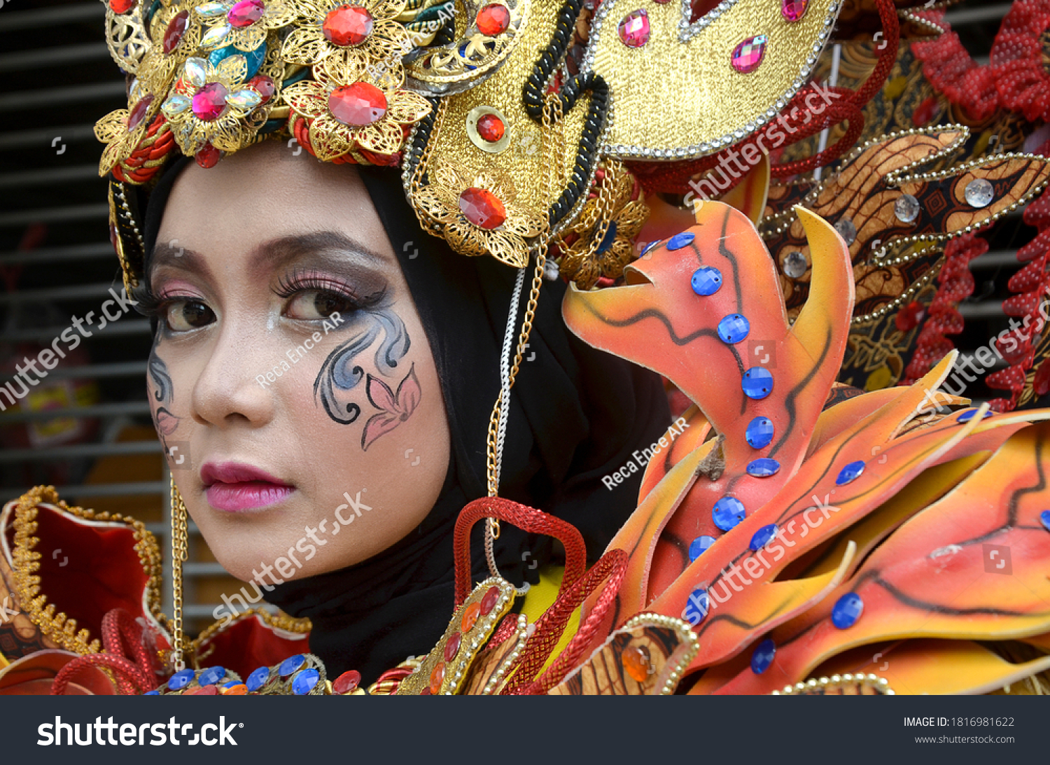 Detail Gambar Solo Batik Carnival Nomer 13
