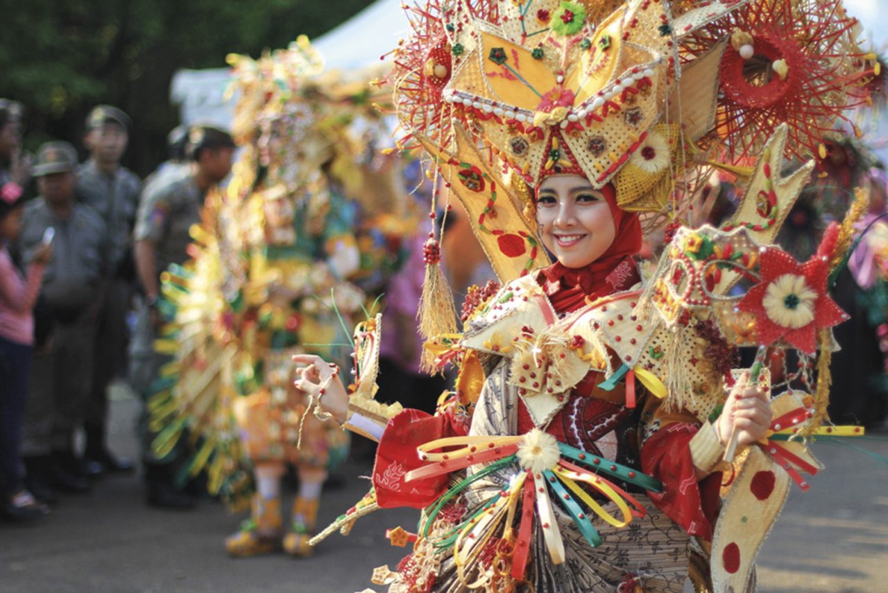 Detail Gambar Solo Batik Carnival Nomer 17