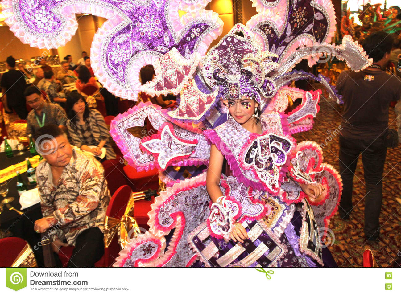 Detail Gambar Solo Batik Carnival Nomer 33