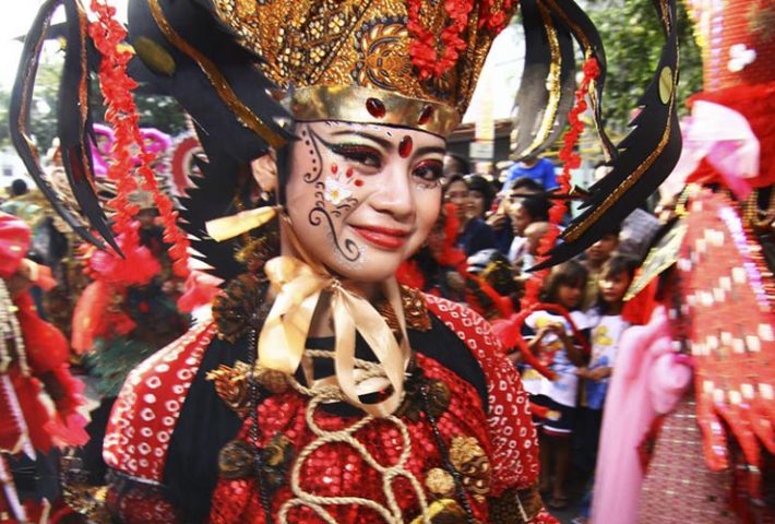 Detail Gambar Solo Batik Carnival Nomer 5