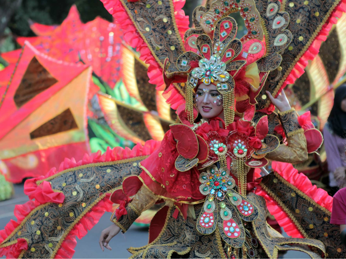 Detail Gambar Solo Batik Carnival Nomer 45