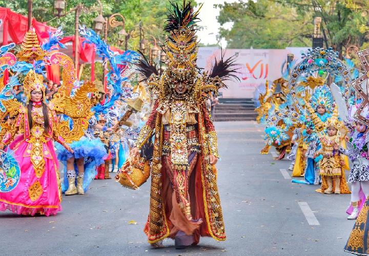 Detail Gambar Solo Batik Carnival Nomer 6