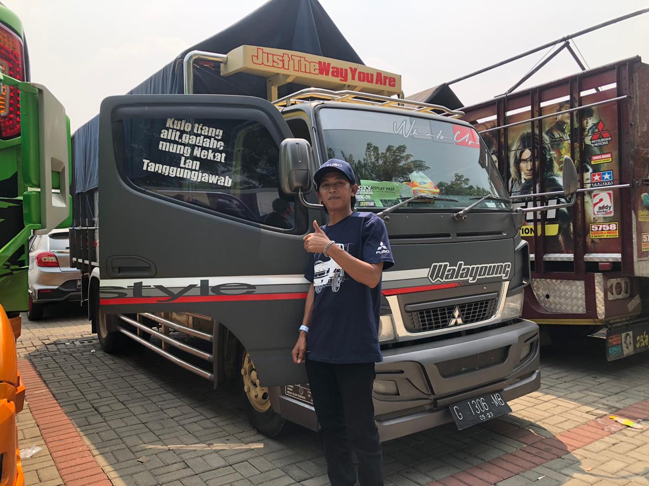 Detail Gambar Sopir Truk Nomer 2