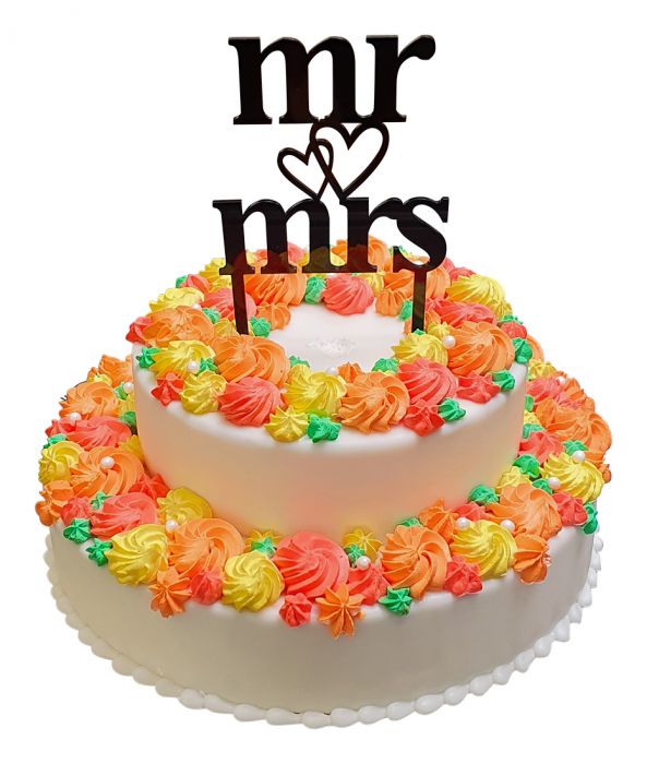 Torte Mit Macarons Und Blumen - KibrisPDR
