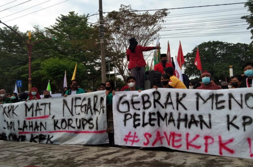 Detail Gambar Spanduk Demo Kpk Nomer 56