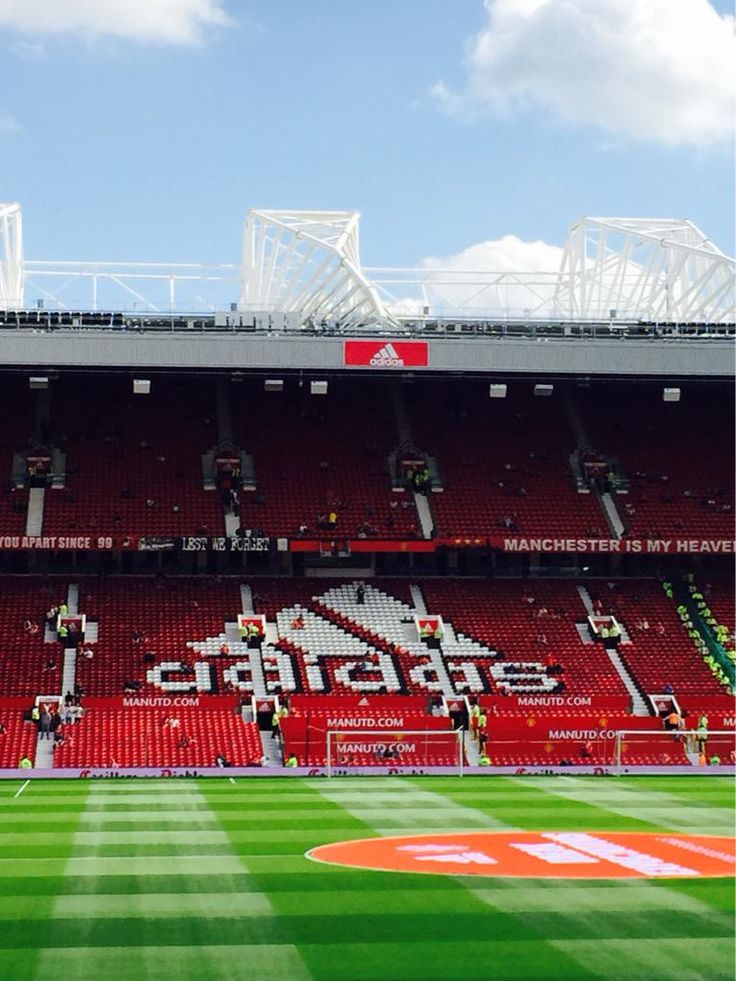 Detail Gambar Stadion Manchester United Nomer 30