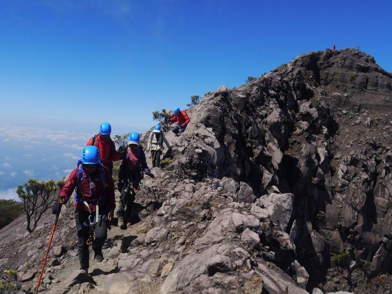 Detail Gambar Start Lari Jarak Menengah Mendaki Gunung Nomer 7