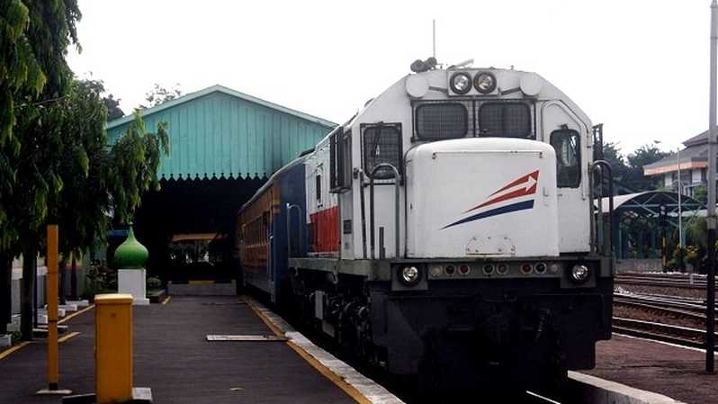 Detail Gambar Stasiun Kereta Api Gubeng Nomer 21