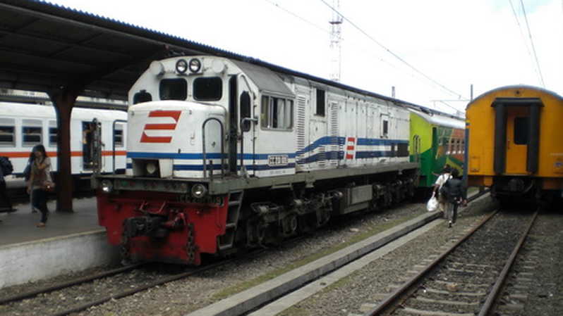 Detail Gambar Stasiun Kereta Api Gubeng Nomer 45