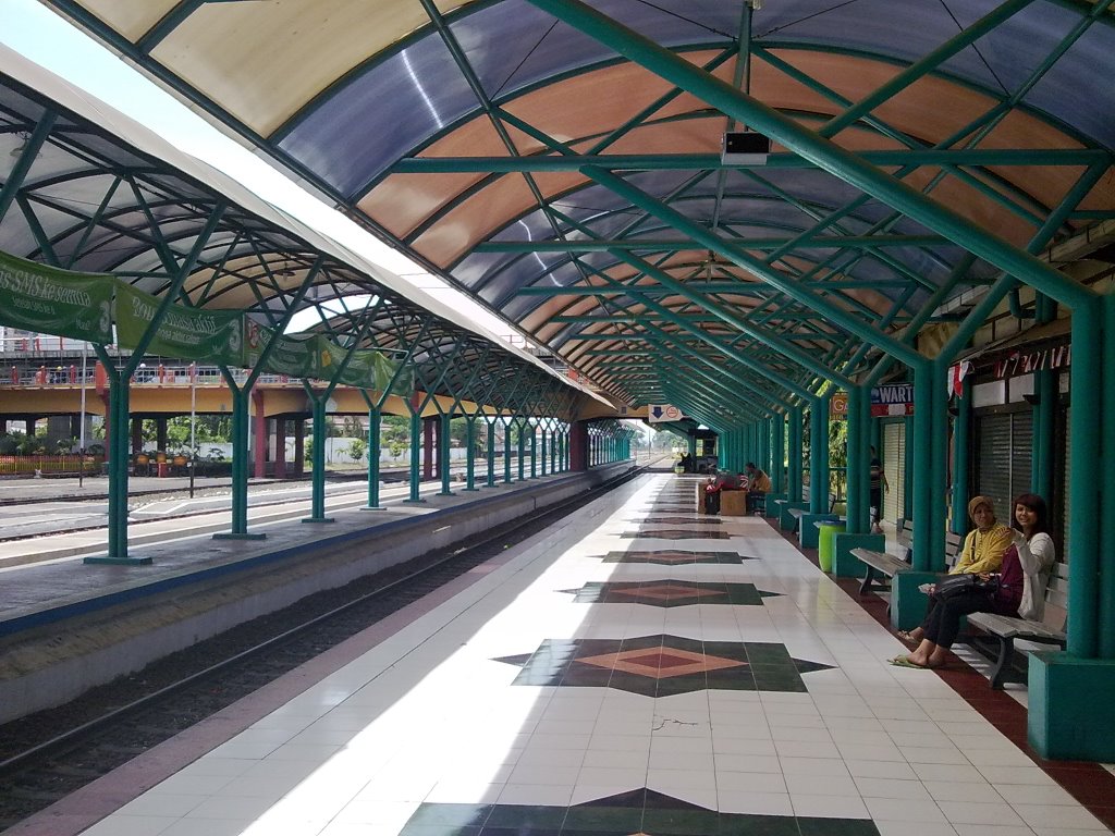 Detail Gambar Stasiun Kereta Api Gubeng Nomer 51