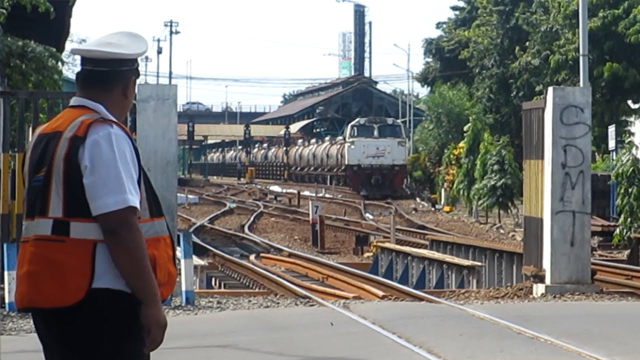 Detail Gambar Stasiun Kereta Api Gubeng Nomer 7