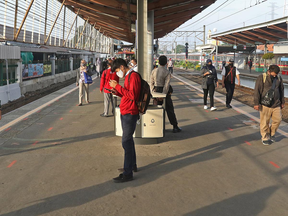 Detail Gambar Stasiun Kereta Api Krl Depok Nomer 14