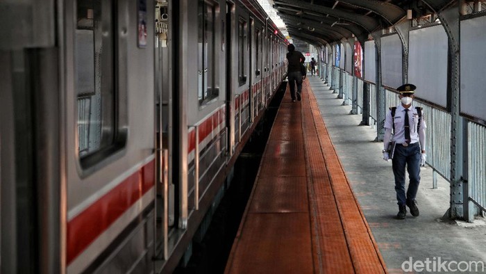 Detail Gambar Stasiun Kereta Api Krl Depok Nomer 17