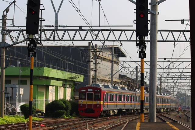 Detail Gambar Stasiun Kereta Api Krl Depok Nomer 37