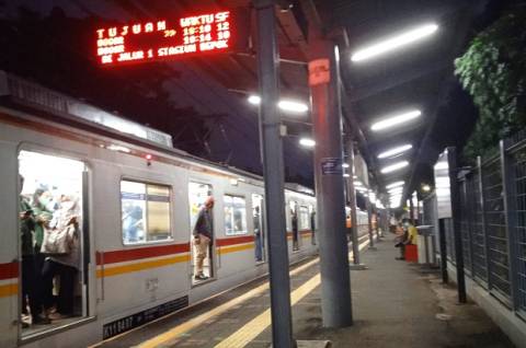 Detail Gambar Stasiun Kereta Api Krl Depok Nomer 6