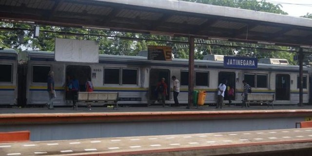 Detail Gambar Stasiun Kereta Api Krl Depok Nomer 51