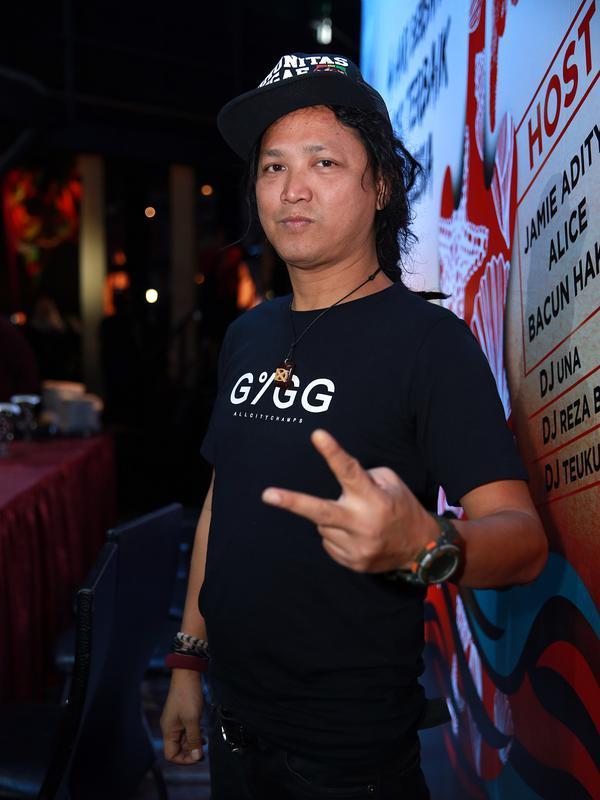Detail Gambar Steven Jam Nomer 36