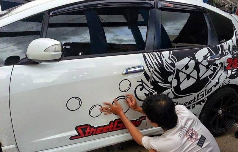 Detail Gambar Stiker Di Mobil Nomer 26