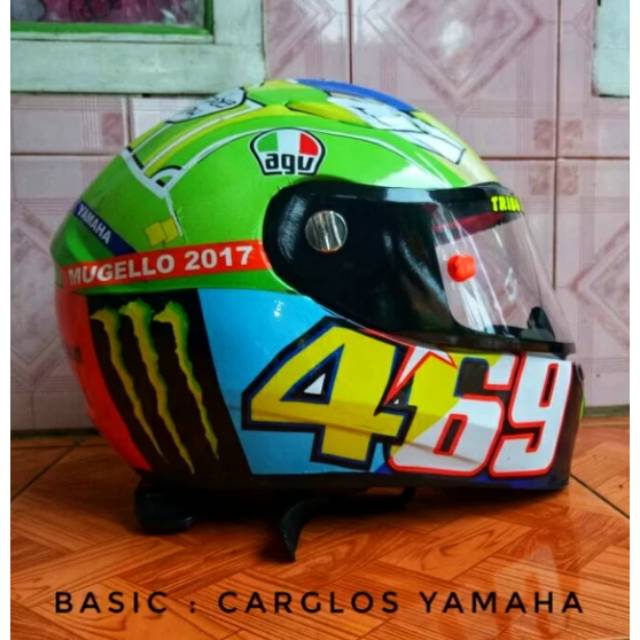 Detail Gambar Stiker Helm Valentino Rossi Nomer 18