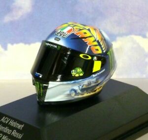 Detail Gambar Stiker Helm Valentino Rossi Nomer 44