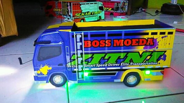 Detail Gambar Stiker Miniatur Truk Nomer 11