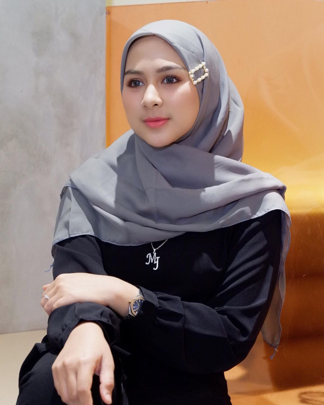 Detail Gambar Suami Milih Jilbab Anak Gadis Humor Nomer 7