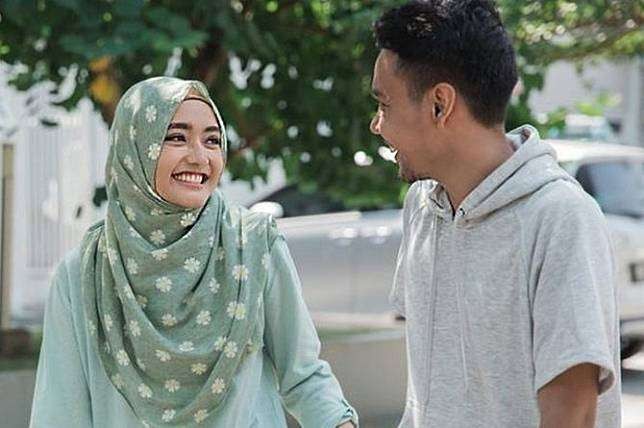 Detail Gambar Suami Milih Jilbab Anak Gadis Humor Nomer 9