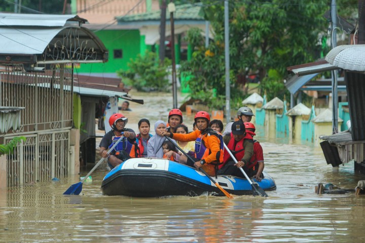 Detail Gambar Suasana Banjir Nomer 14