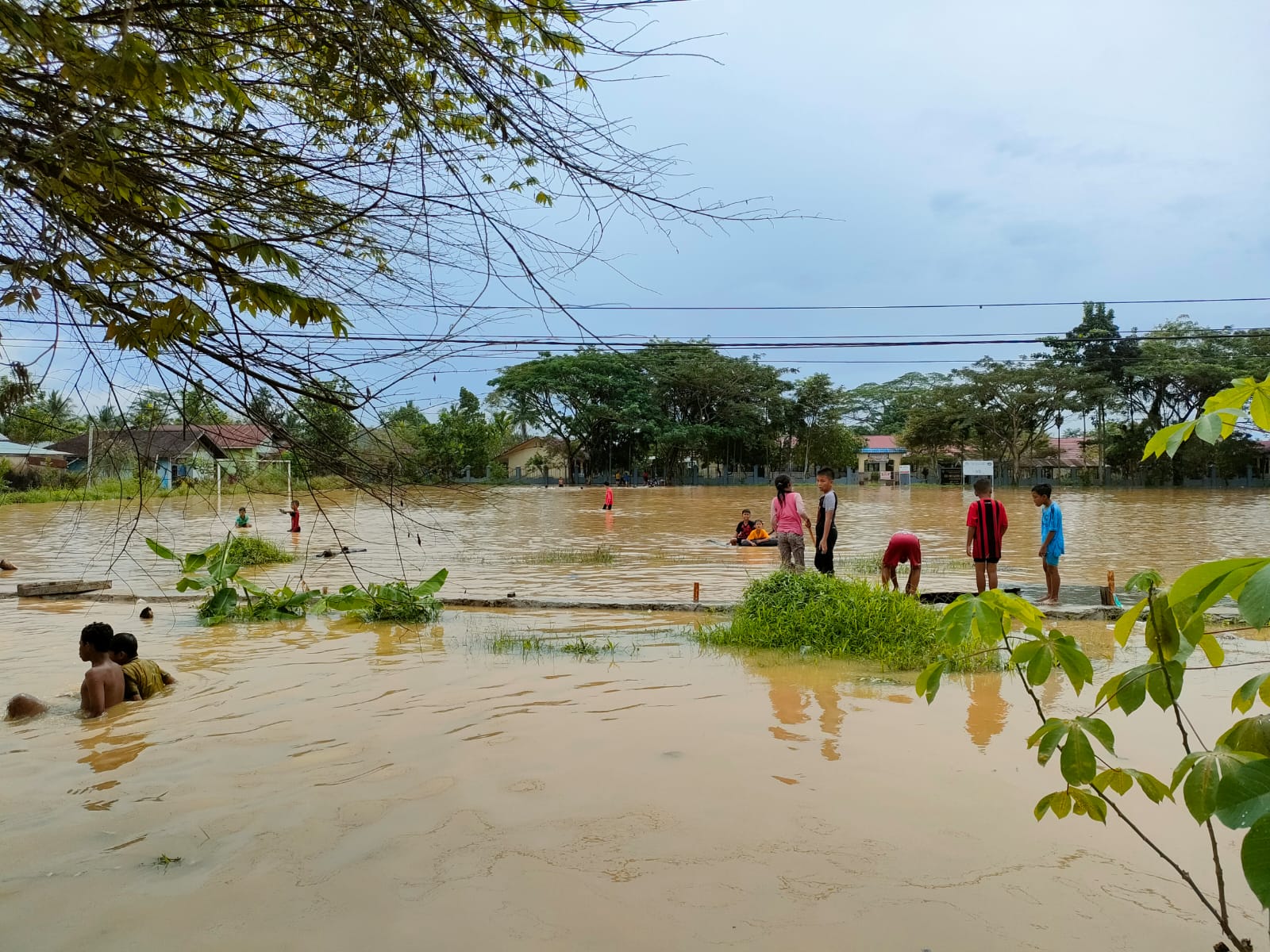 Detail Gambar Suasana Banjir Nomer 32