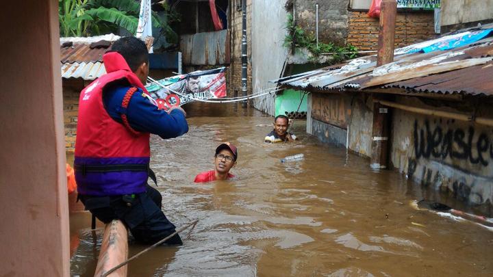 Detail Gambar Suasana Banjir Nomer 51