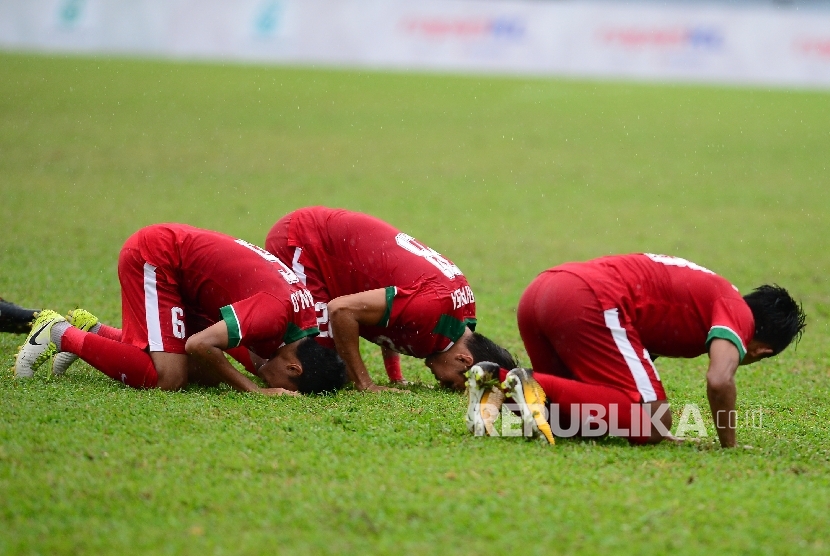 Detail Gambar Sujud Syukur Nomer 49