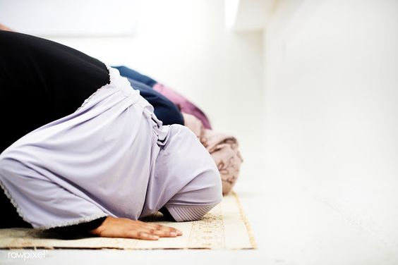 Detail Gambar Sujud Wanita Yang Benar Nomer 6