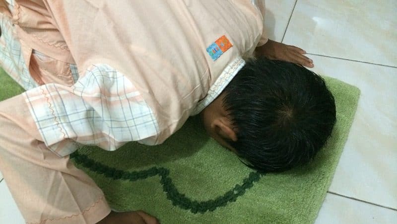 Detail Gambar Sujud Yang Benar Nomer 35