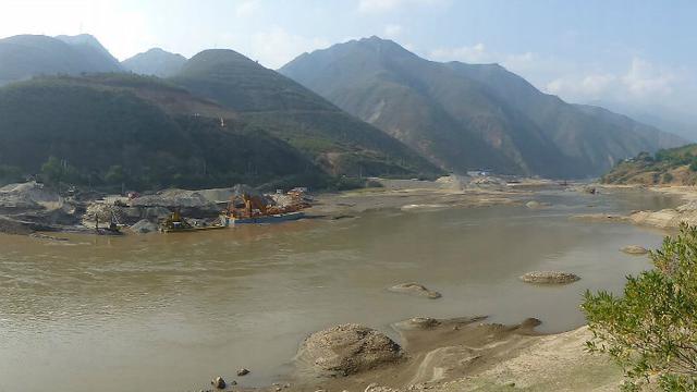 Detail Gambar Sungai Merah Di Vietnam Nomer 2