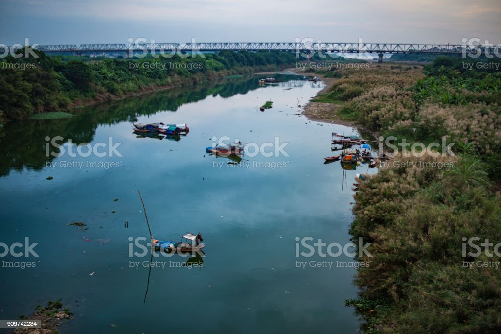 Detail Gambar Sungai Merah Di Vietnam Nomer 18