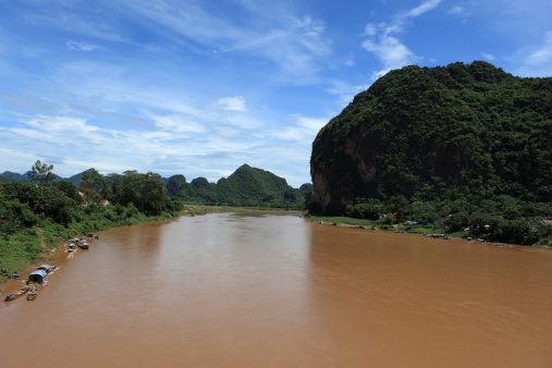 Detail Gambar Sungai Merah Di Vietnam Nomer 3