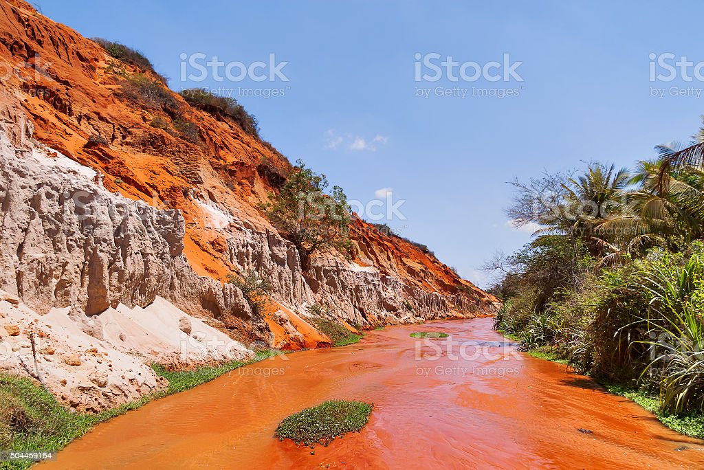 Detail Gambar Sungai Merah Di Vietnam Nomer 4