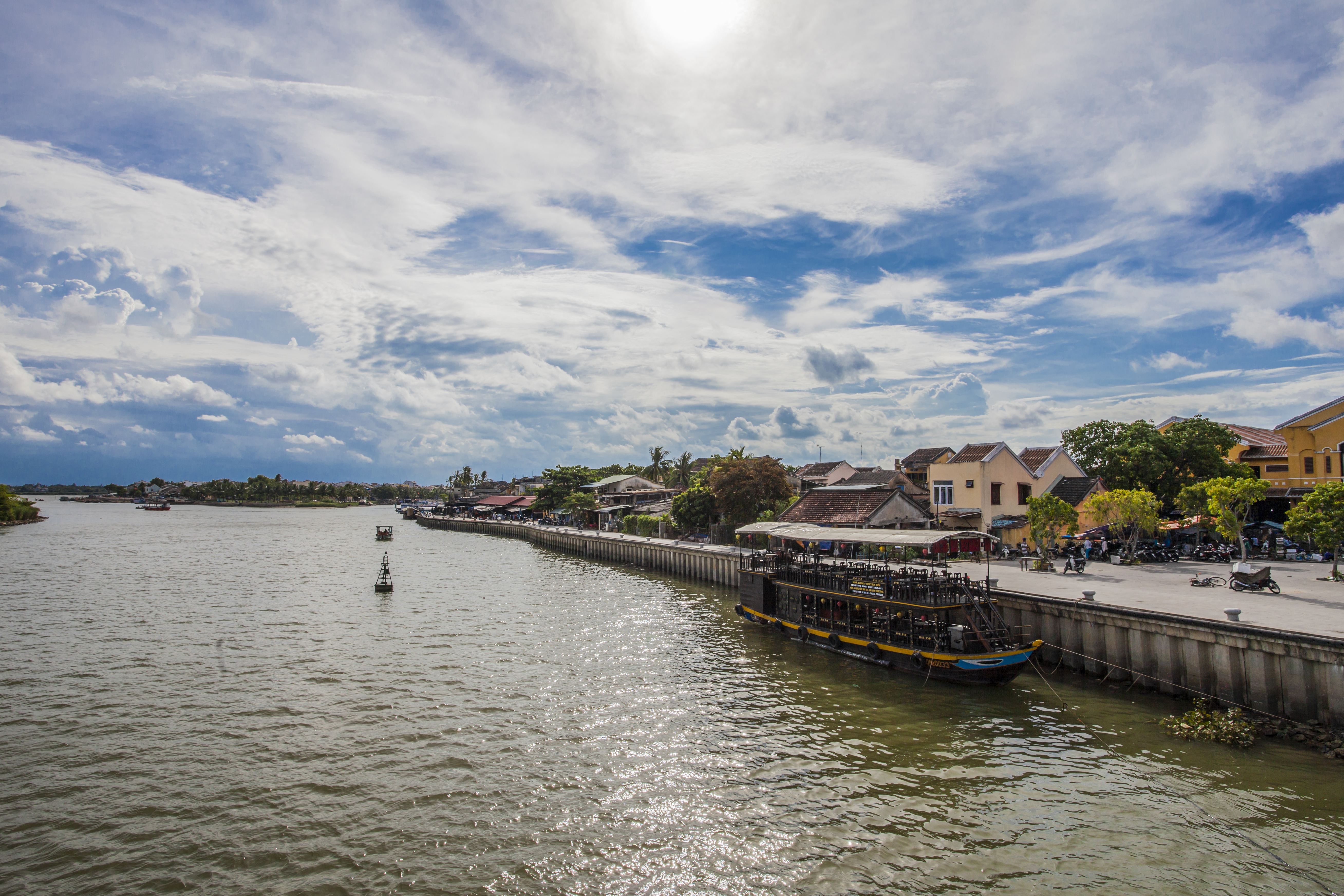 Detail Gambar Sungai Merah Di Vietnam Nomer 44