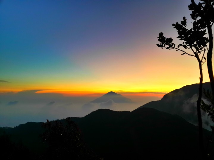 Gambar Sunrise Di Gunung - KibrisPDR