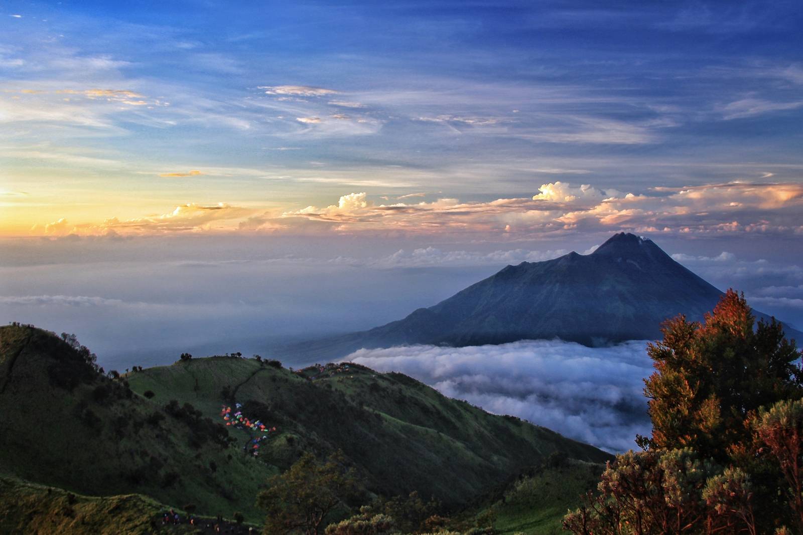 Detail Gambar Sunrise Di Gunung Nomer 5