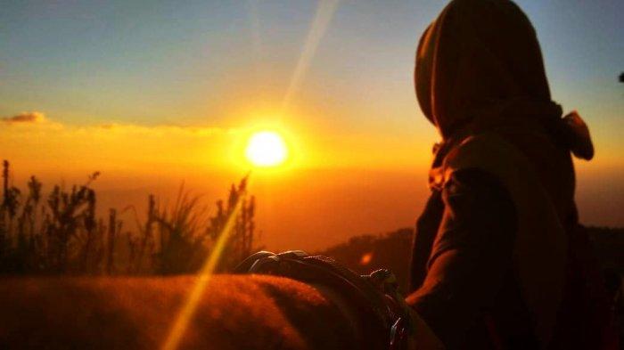 Detail Gambar Sunset Di Gunung Nomer 12