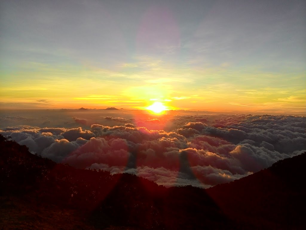 Detail Gambar Sunset Di Gunung Nomer 17