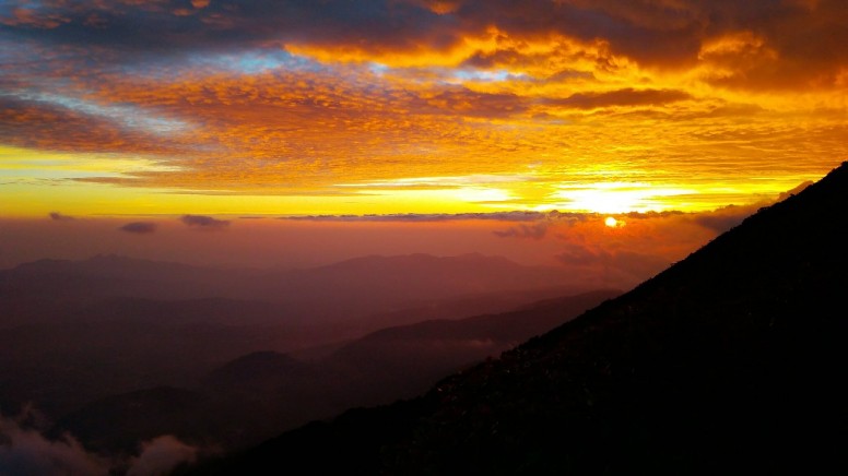 Detail Gambar Sunset Di Gunung Nomer 28