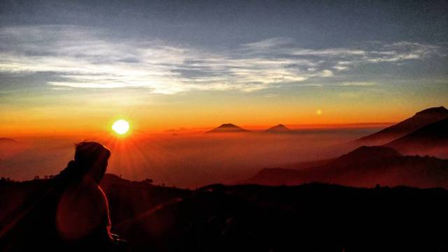 Detail Gambar Sunset Di Gunung Nomer 10