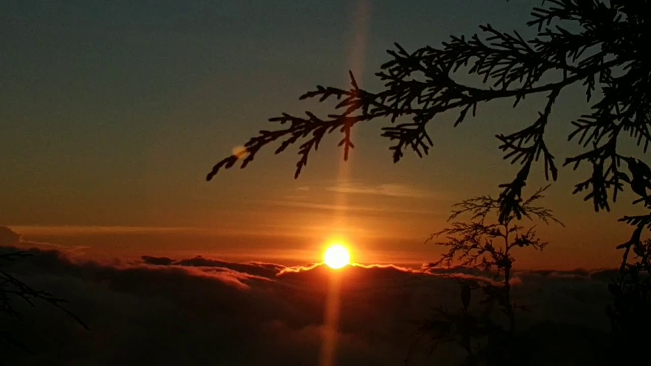 Detail Gambar Sunset Di Gunung Gambar Sunset Nomer 23