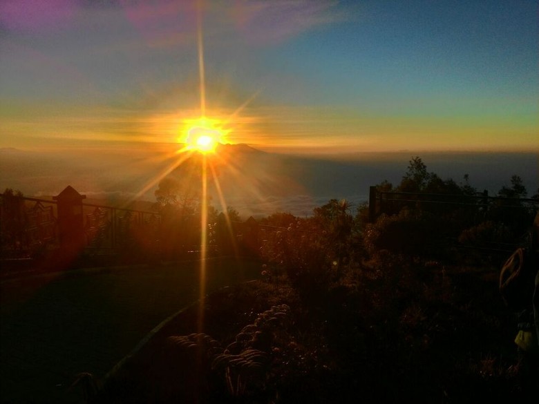 Detail Gambar Sunset Di Gunung Gambar Sunset Keren Nomer 11