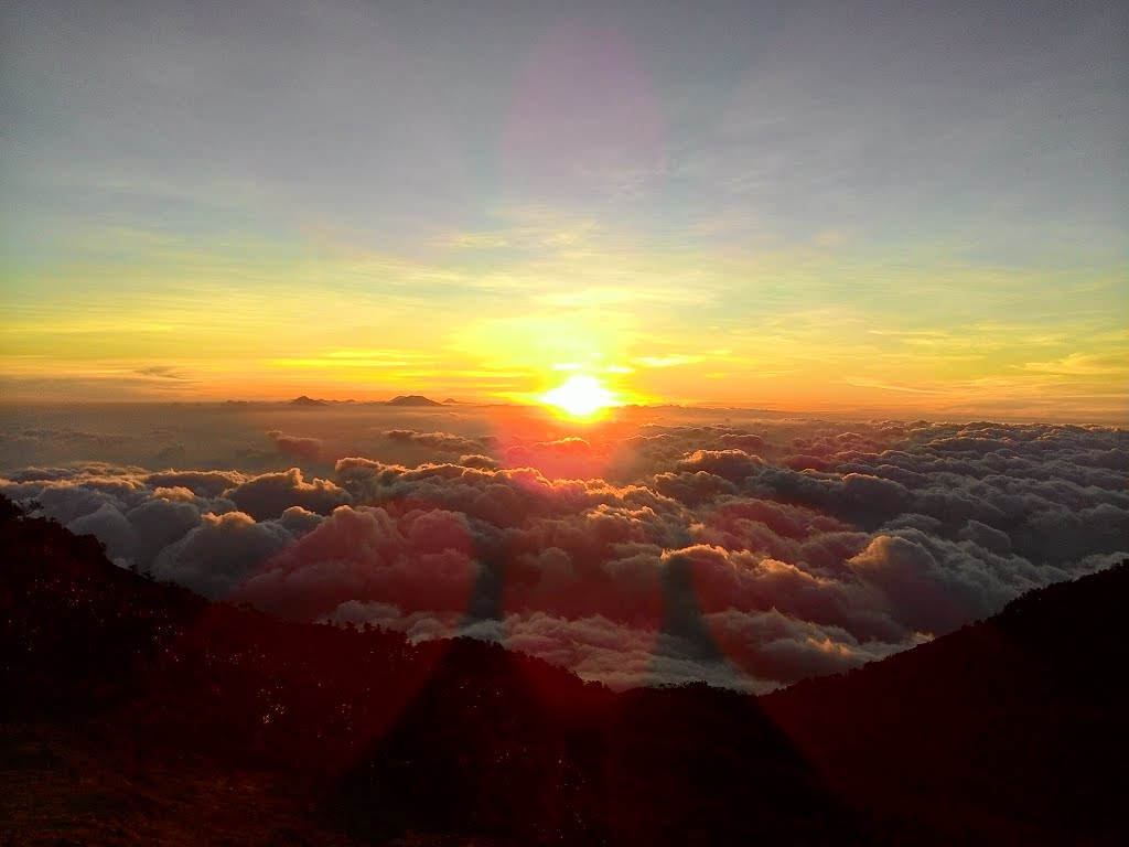 Detail Gambar Sunset Di Gunung Gambar Sunset Keren Nomer 12