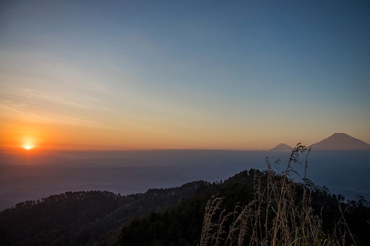 Detail Gambar Sunset Di Gunung Gambar Sunset Keren Nomer 13