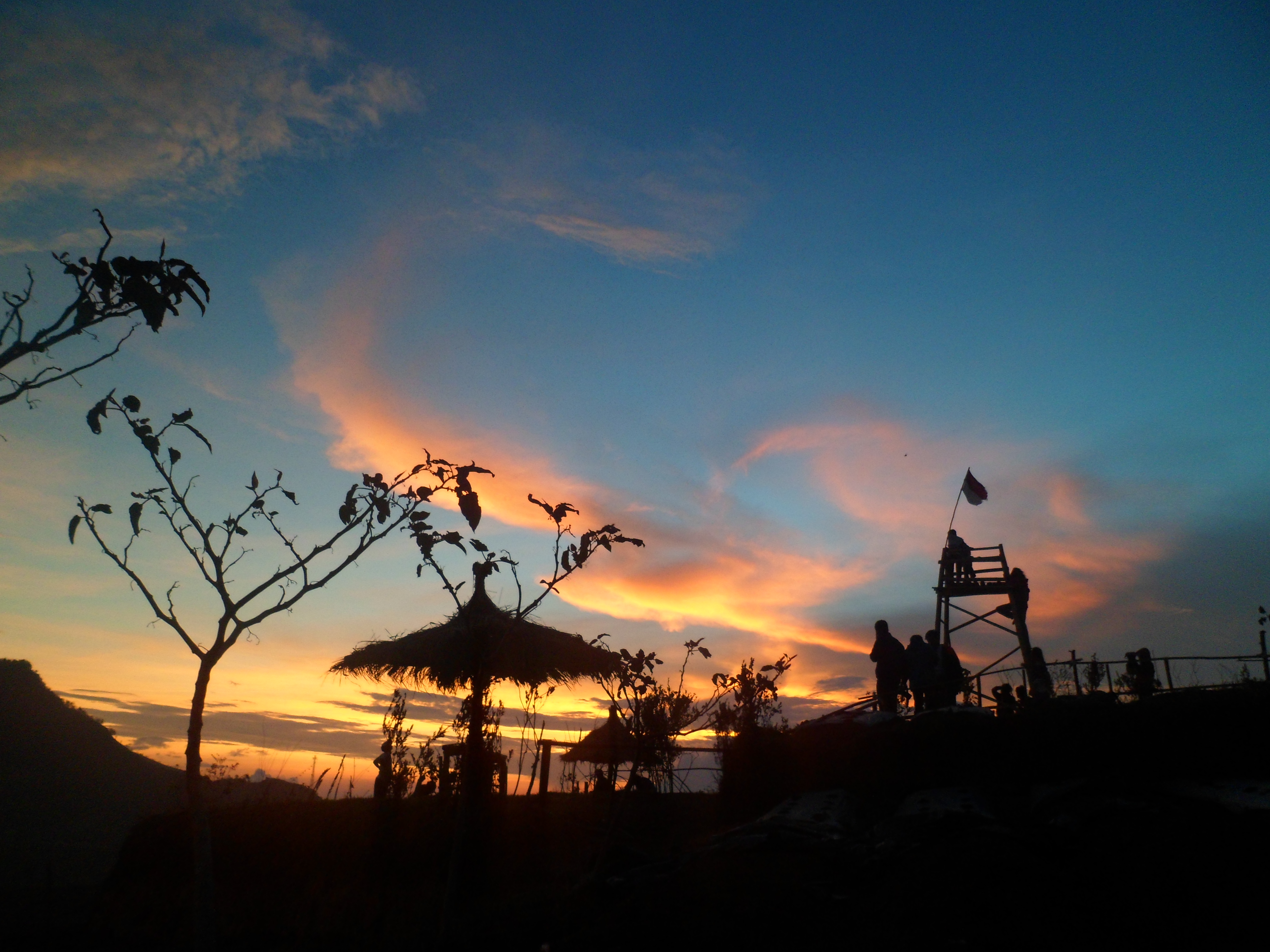 Detail Gambar Sunset Di Gunung Jalan Indah Nomer 21