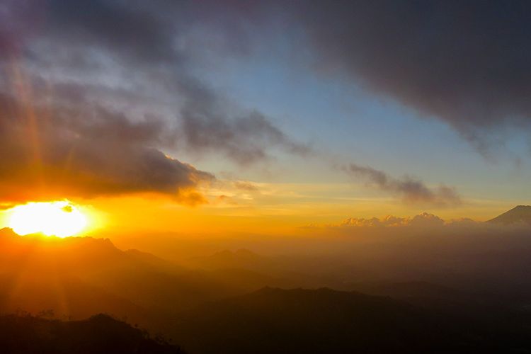 Detail Gambar Sunset Di Gunung Jalan Indah Nomer 24